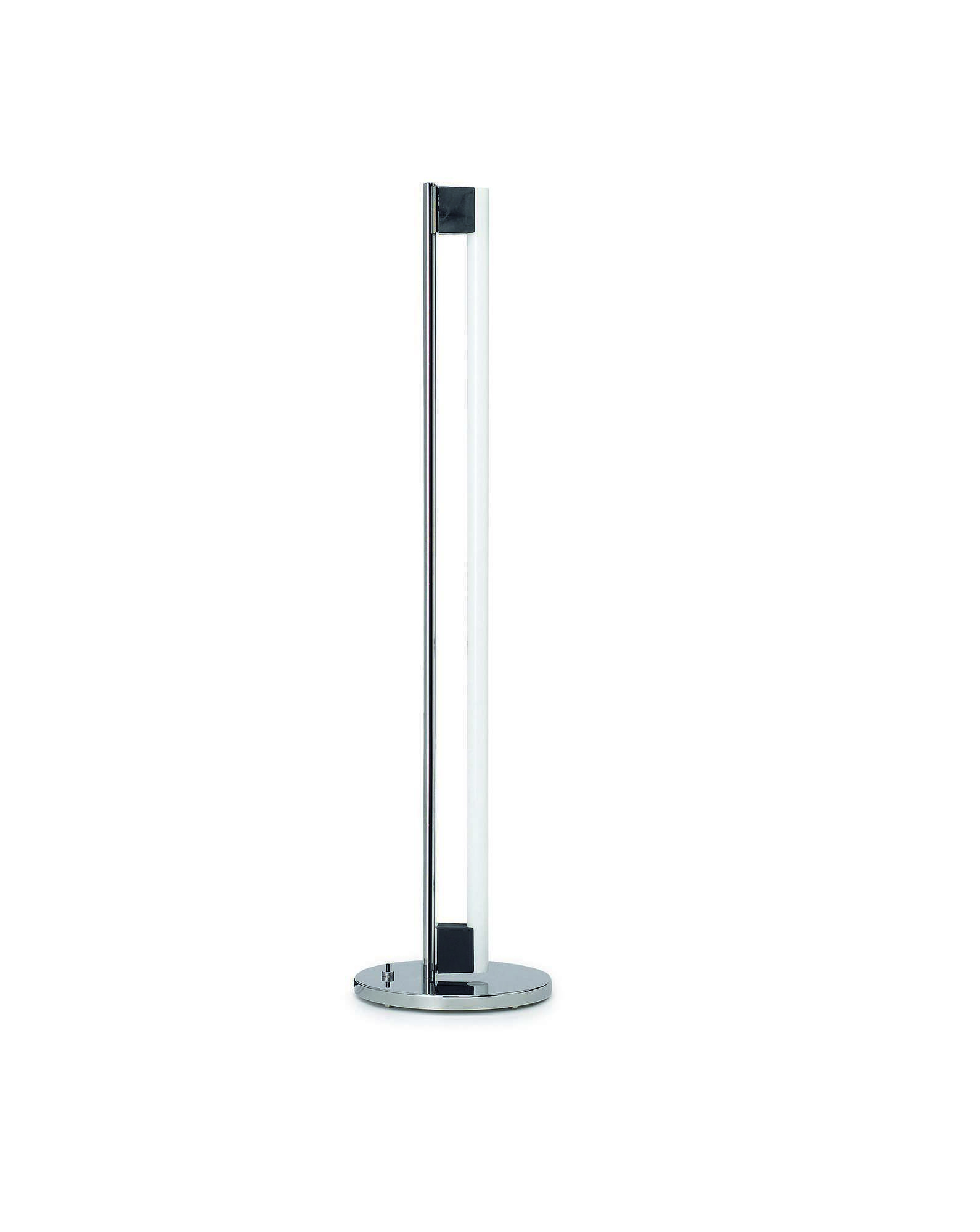 ClassiCon Tube Light Stehleuchte mit Chromgestell und weißem Leuchtmittel für modernes Wohnambiente.