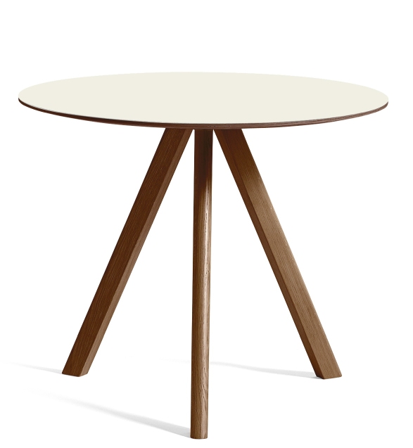 Copenhague Table CPH 20 von Hay: Runder Esstisch mit weißer Tischplatte und Holzbeinen.