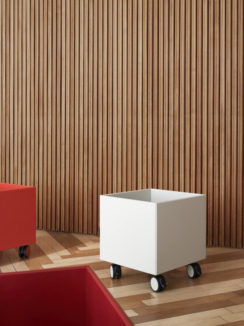 Weisse Colour Box Aufbewahrungsbox auf Rollen, Teil des Montana Regalsystems, für flexible Ordnung.