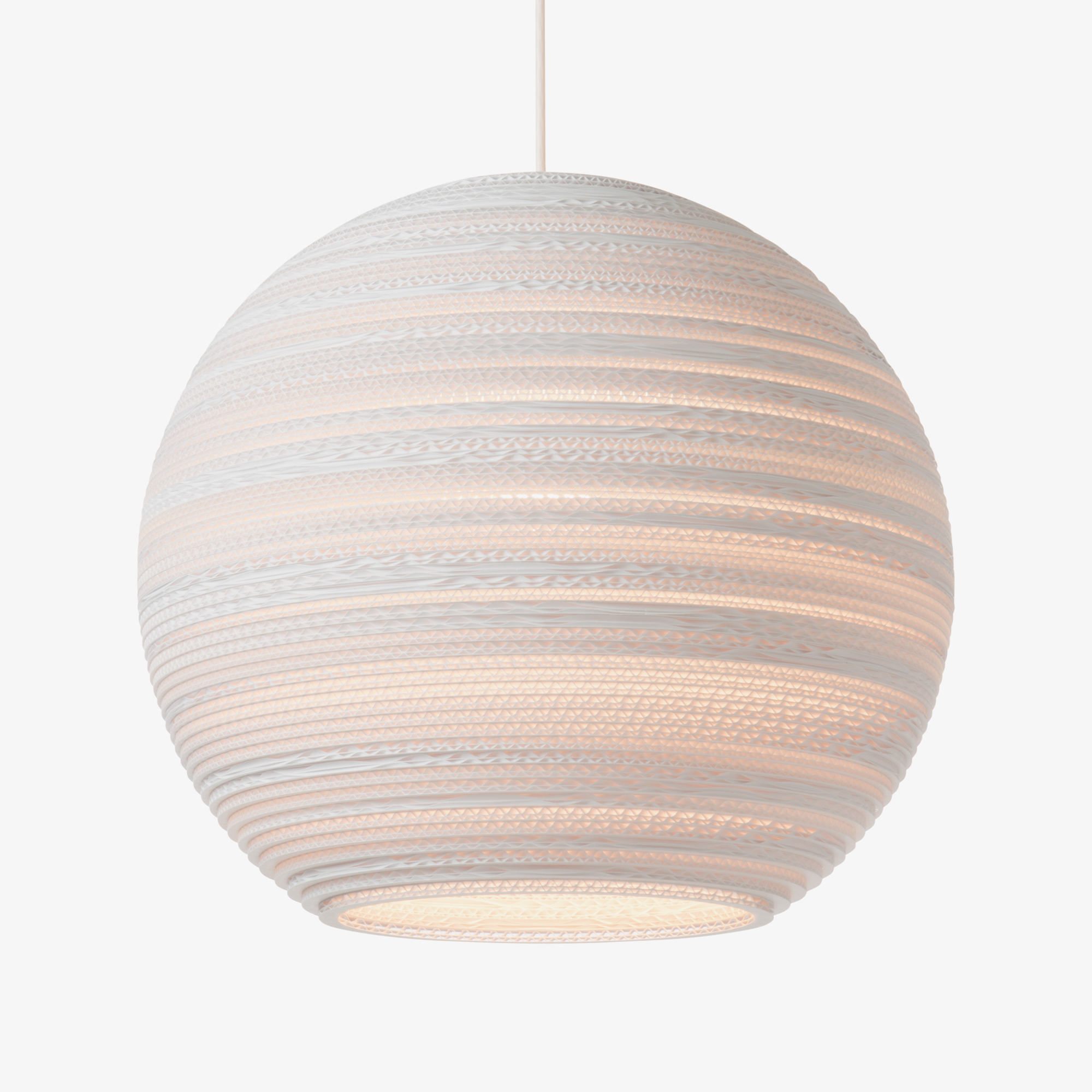Weiße Scraplights Moon Hängeleuchte von Graypants, gefertigt aus recycelter Pappe, für stimmungsvolle Beleuchtung.