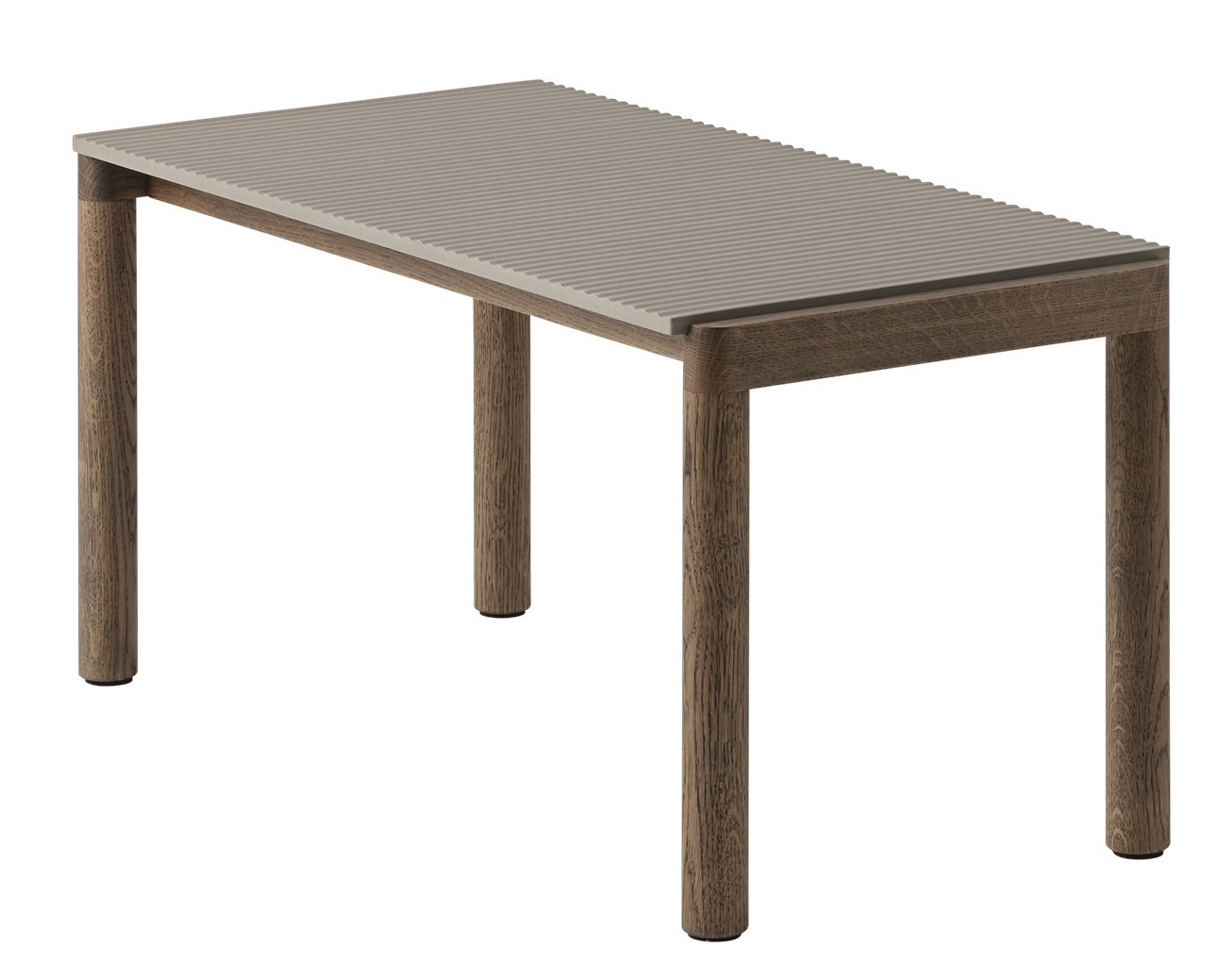 Muuto Couple Coffee Table Couchtisch mit geriffelter Tischplatte und Beinen aus dunklem Holz.
