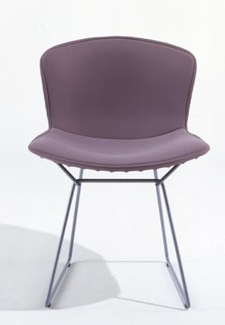 Bertoia Stuhl mit lila Polsterung und Drahtgestell, Designklassiker von Knoll International.