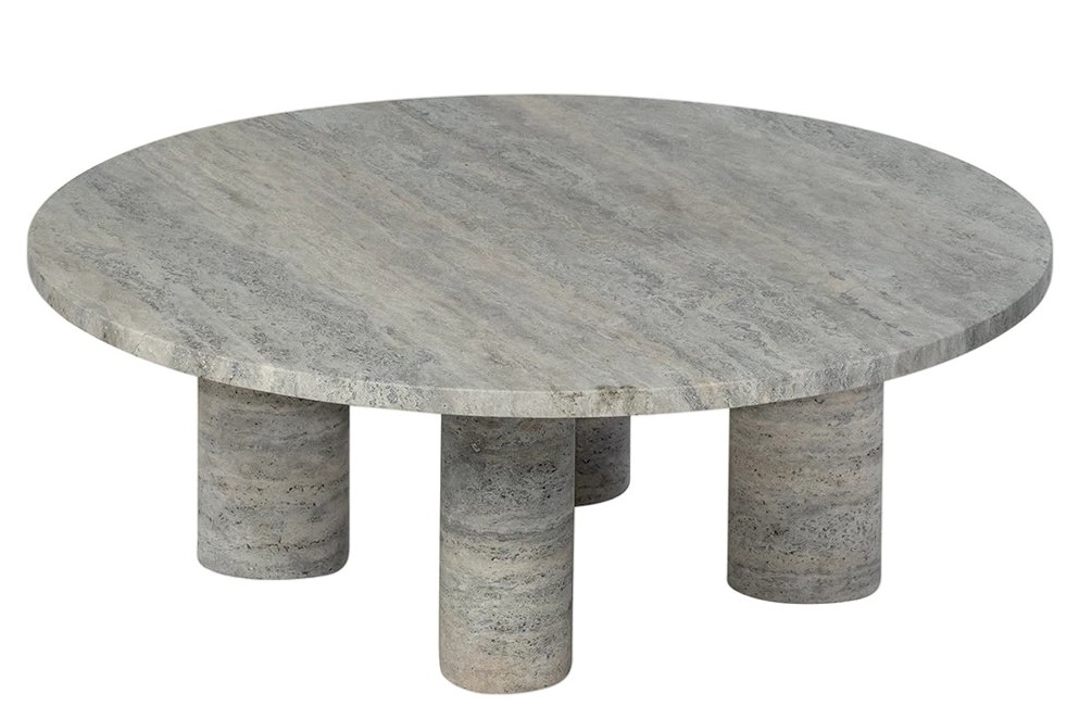 Blomus Volos Couchtisch rund, Ø 75 cm, aus Travertin mit drei zylindrischen Beinen.
