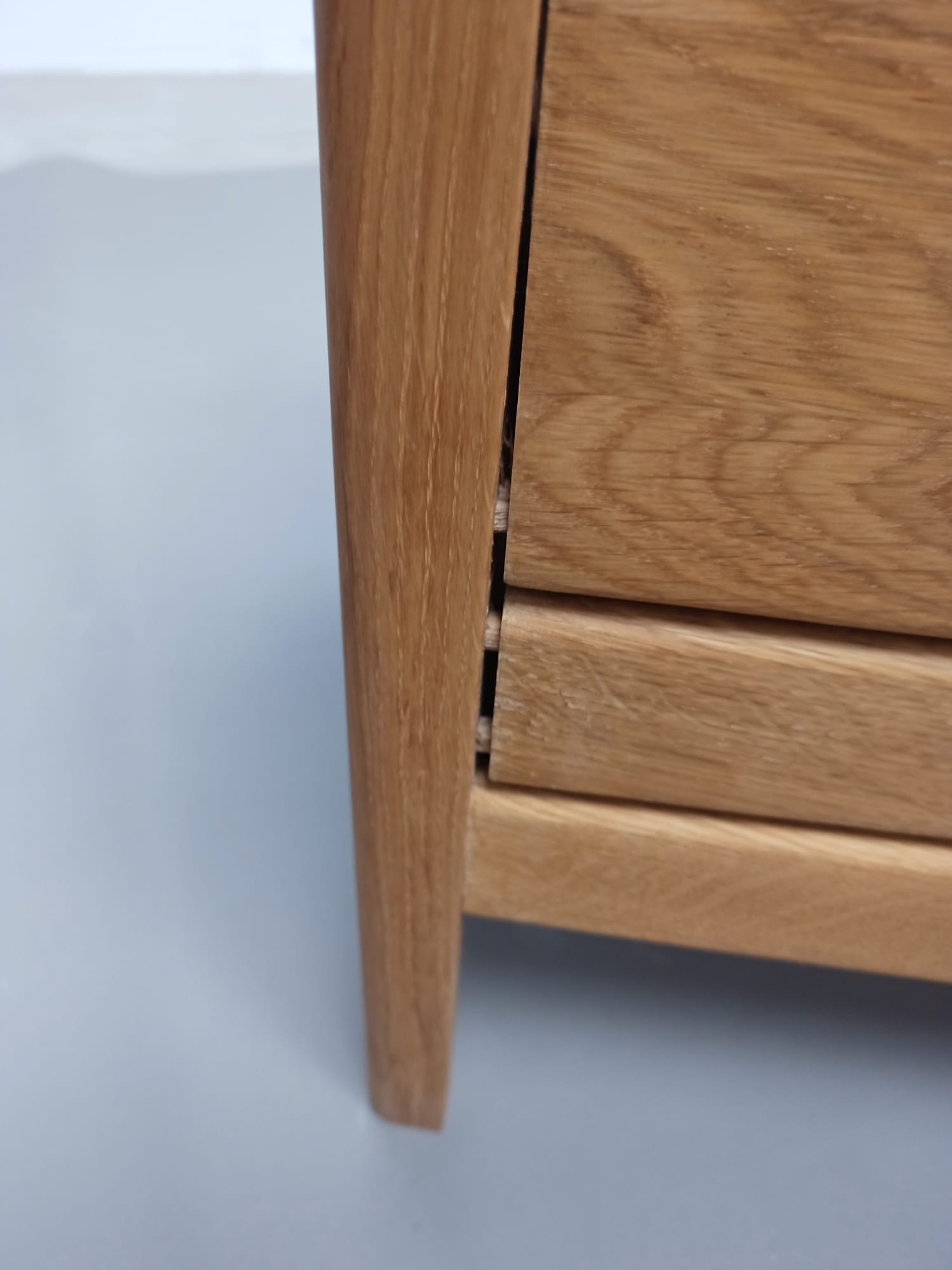 A Line kistbank 68 eiken geolied Form & Refine EXEMPLAAR MET GEBREKEN