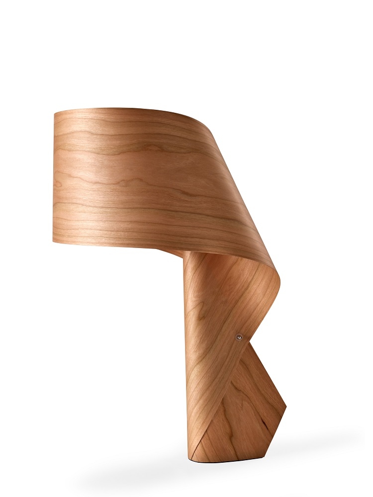 Air Table Tischleuchte von LZF Lamps: Moderne Holz Tischlampe für stimmungsvolle Beleuchtung.