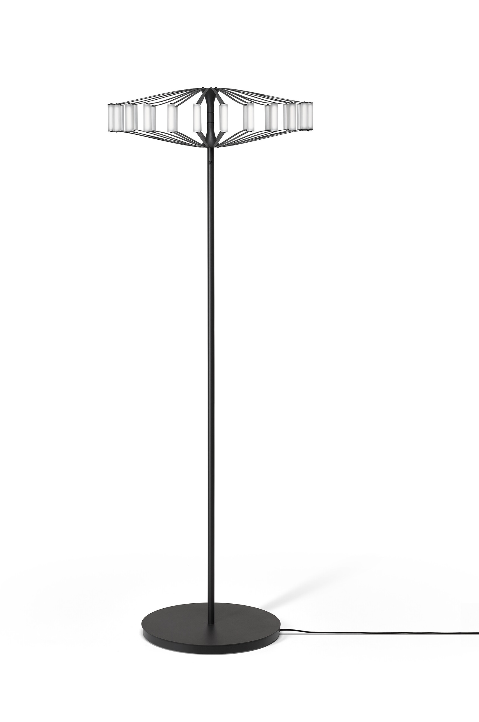 Wheel Floor Stehleuchte Japth, moderne Stehlampe mit schwarzem Metallgestell und zylindrischen Leuchtelementen für Wohnzimmer und Büro.