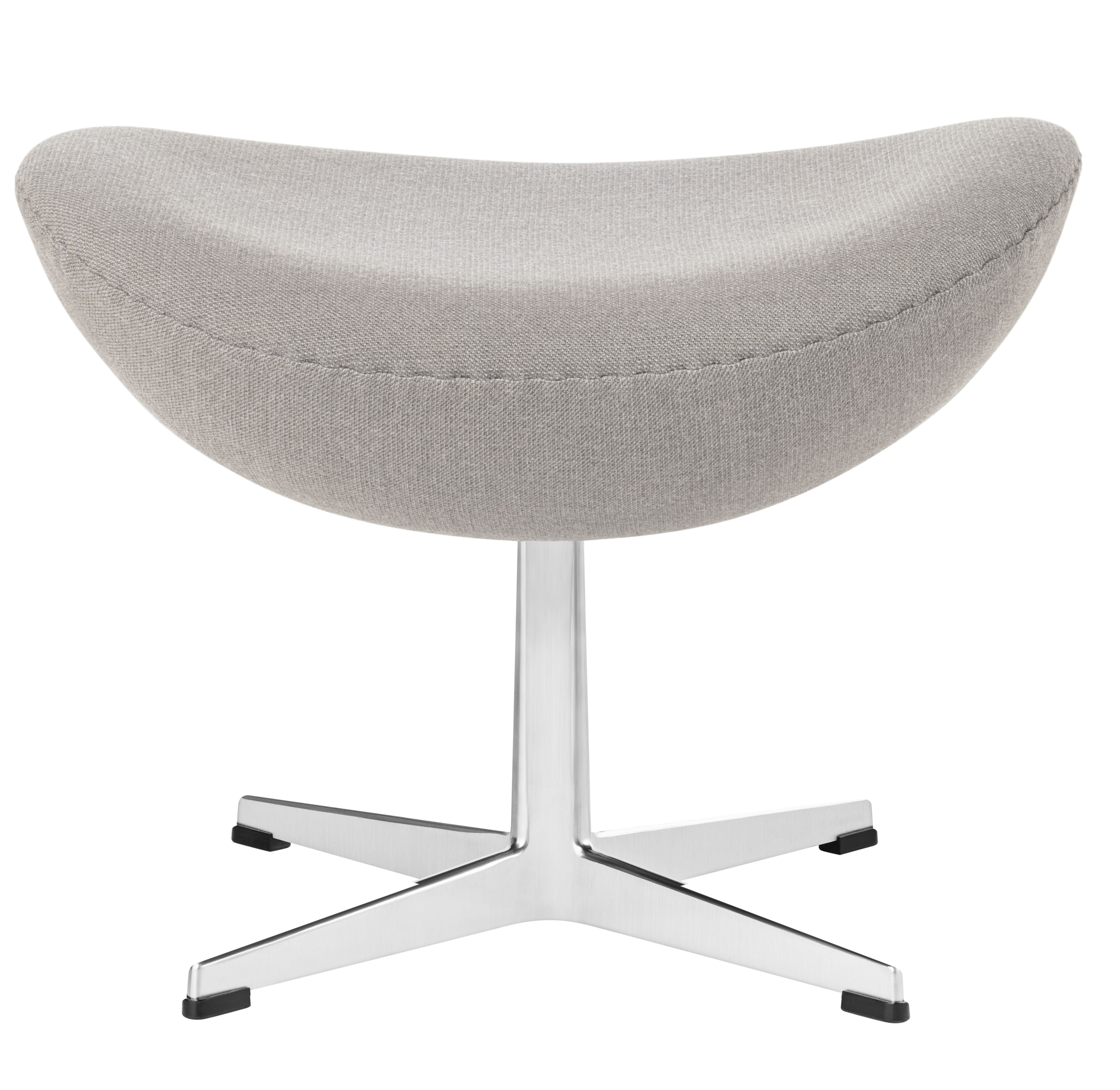 Grauer "Das Ei" Hocker von Fritz Hansen mit silbernem Fuß, modernes Design für Wohnzimmer.