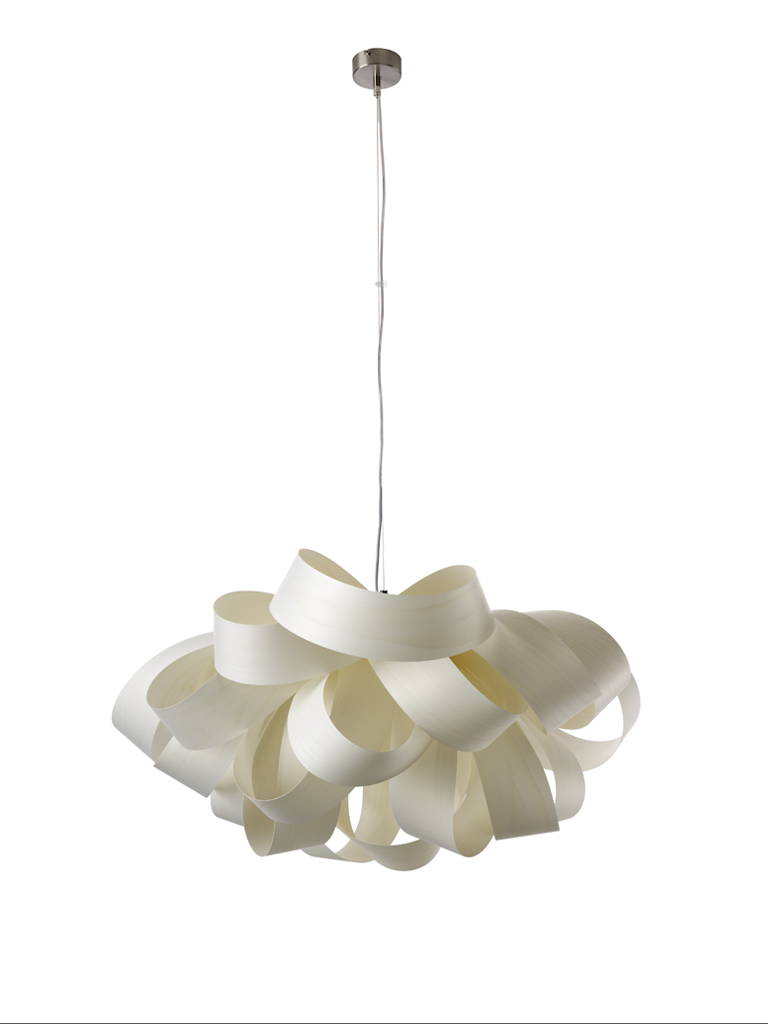 Agatha S Pendelleuchte von LZF Lamps, moderne Hängelampe aus Holzfurnier in Weiß, für Wohnzimmer und Esszimmer.