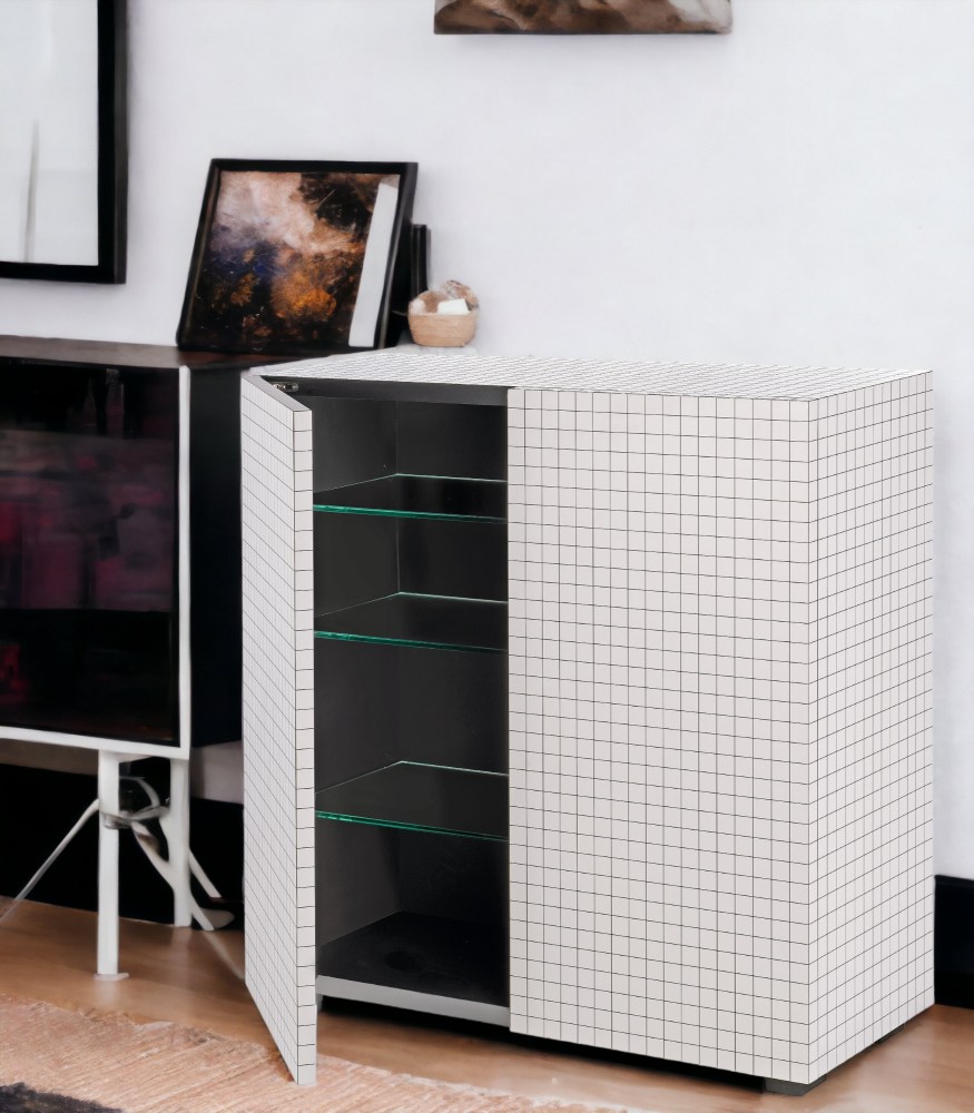 Offener 757 Quaderna Schrank von Zanotta mit Gittermuster und Glasböden für moderne Wohnräume.