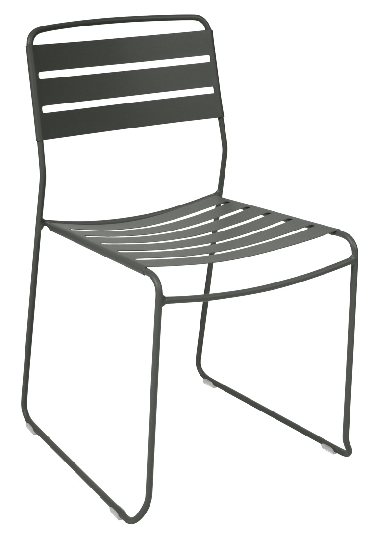 Fermob Surprising Chair Outdoor Stuhl aus anthrazitfarbenem Metall, minimalistisches Design mit horizontalen Streben.