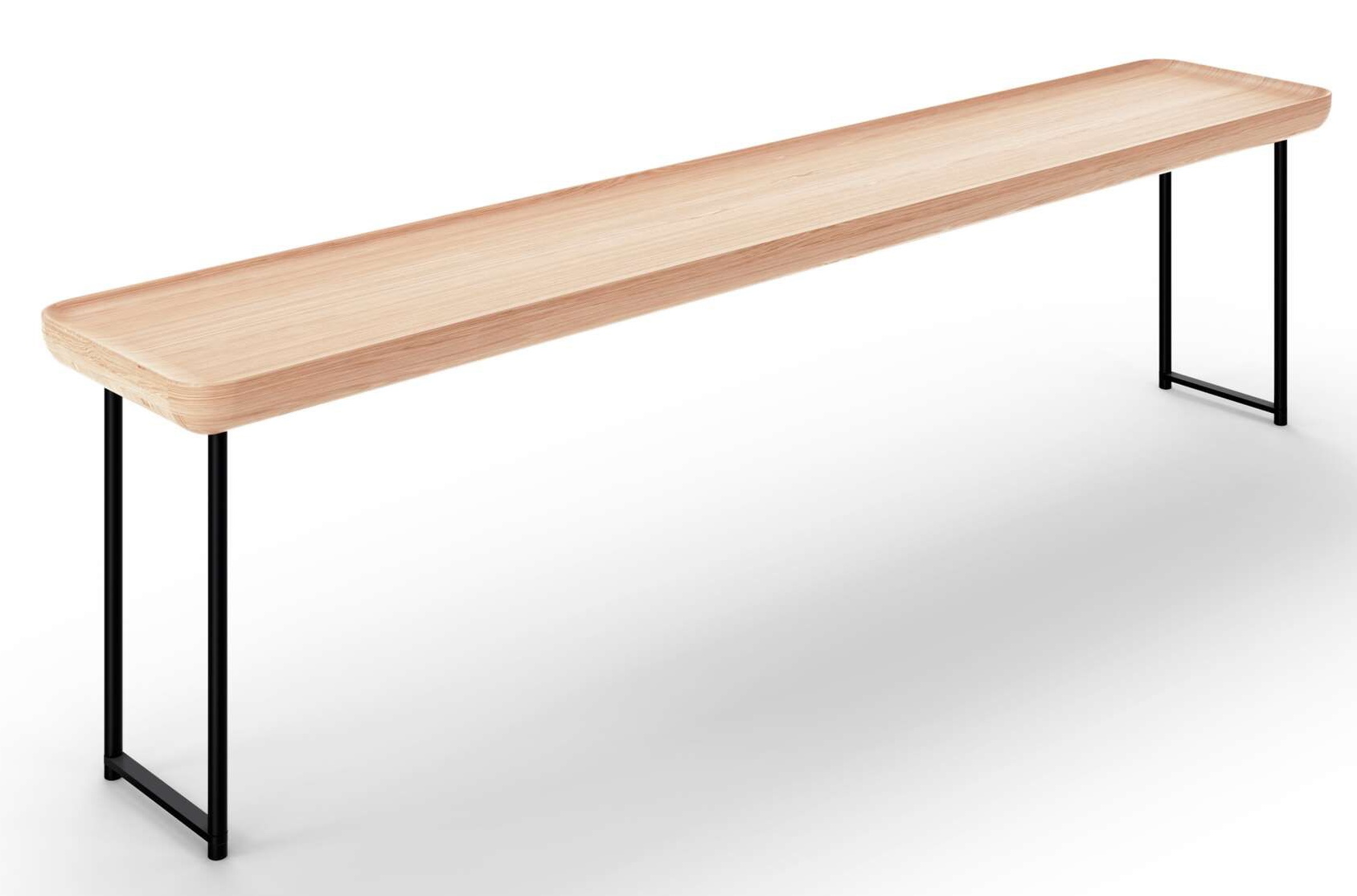 Cassina 381 Torei Tisch: Langer, heller Holztisch mit abgerundeten Kanten und schwarzen Metallbeinen.