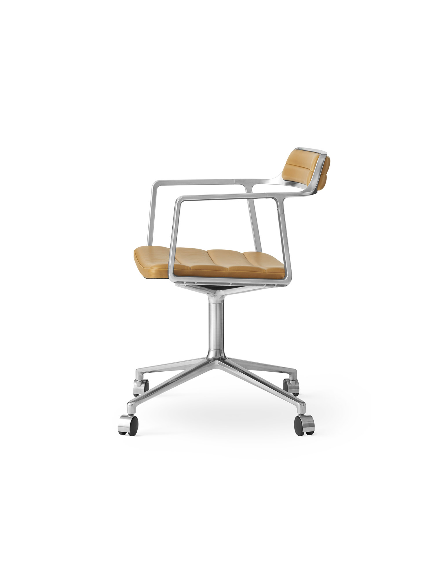 Vipp452 Bürostuhl mit Rollen in Sandfarbe, ergonomischer Drehstuhl mit Armlehnen und Aluminiumfuß.