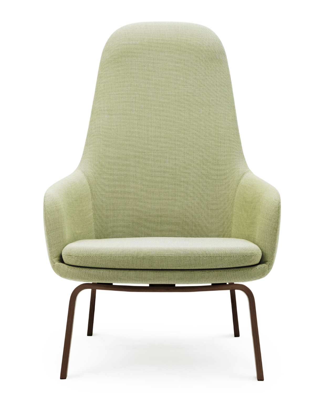Era Lounge Chair von Normann Copenhagen, hoher Sessel in Grün mit braunem Metallfuß, Frontansicht.