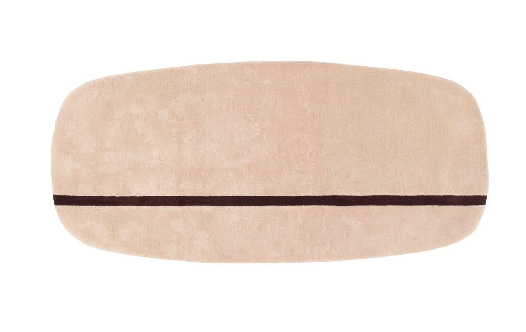 Oona Teppich von Normann Copenhagen, rechteckig, beige mit braunem Streifen, moderner Teppich für Wohnzimmer.