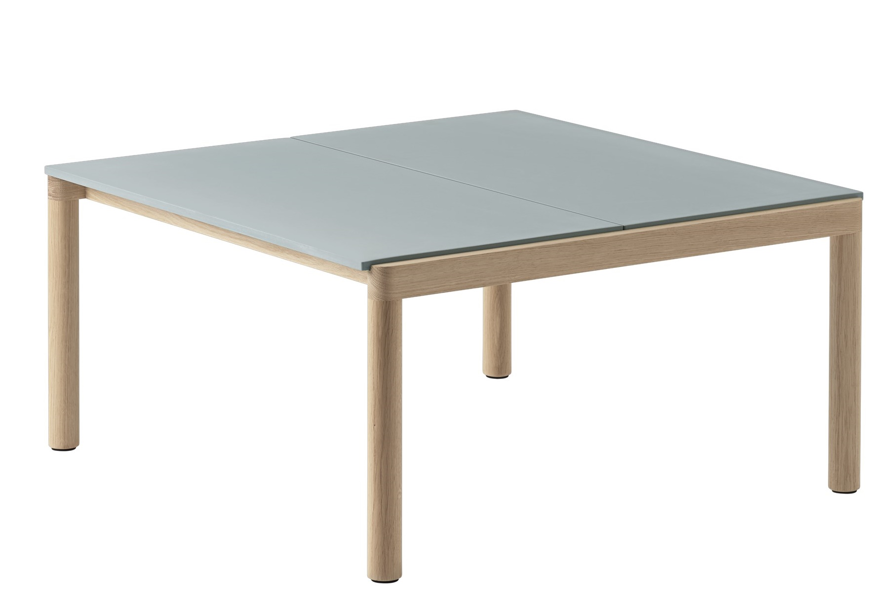 Muuto Couple Coffee Table: Quadratischer Couchtisch mit hellgrauer Tischplatte und hellem Holzgestell, modernes Design.