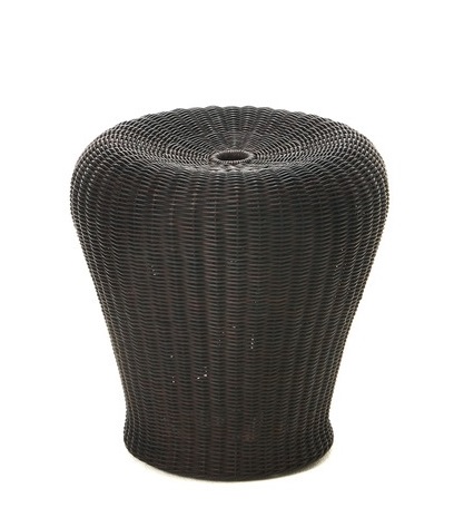 Brauner Rattanhocker E 14 von Richard Lampert, handgeflochten, vielseitig einsetzbar als Sitzhocker oder Beistelltisch.