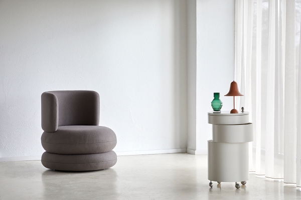 Easy Chair Sessel Verpan in Grau, runder Sessel mit einzigartigem Design für modernes Wohnzimmer.