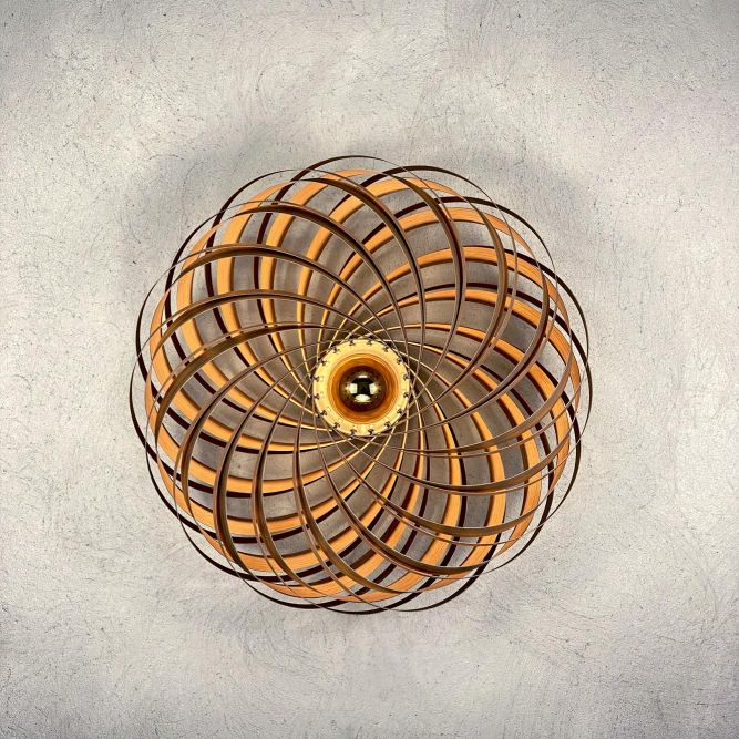 Veneria Wandleuchte Eiche Ø60 cm von Gofurnit, moderne Holzlampe mit spiralförmigem Design und warmem Licht.