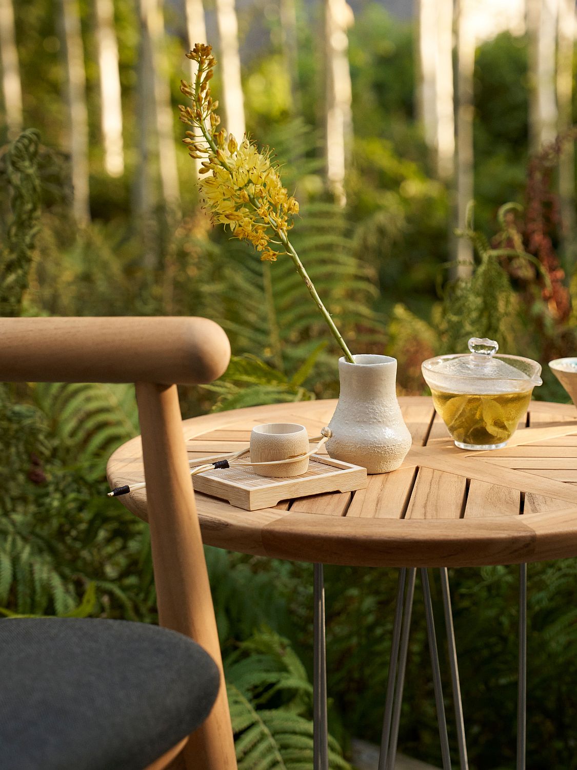 Embrace Outdoor Lounge Chair stoel met kussens van Carl Hansen & Søn