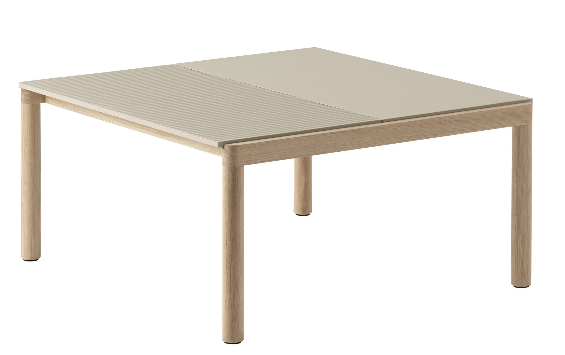 Muuto Couple Coffee Table Couchtisch aus Eichenholz mit geriffelter und glatter Tischplattenhälfte.