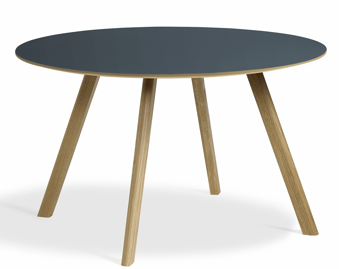 Hay Copenhague CPH 25 Tisch, runder Esstisch mit blau-grauer Tischplatte und Holzbeinen, skandinavisches Design.