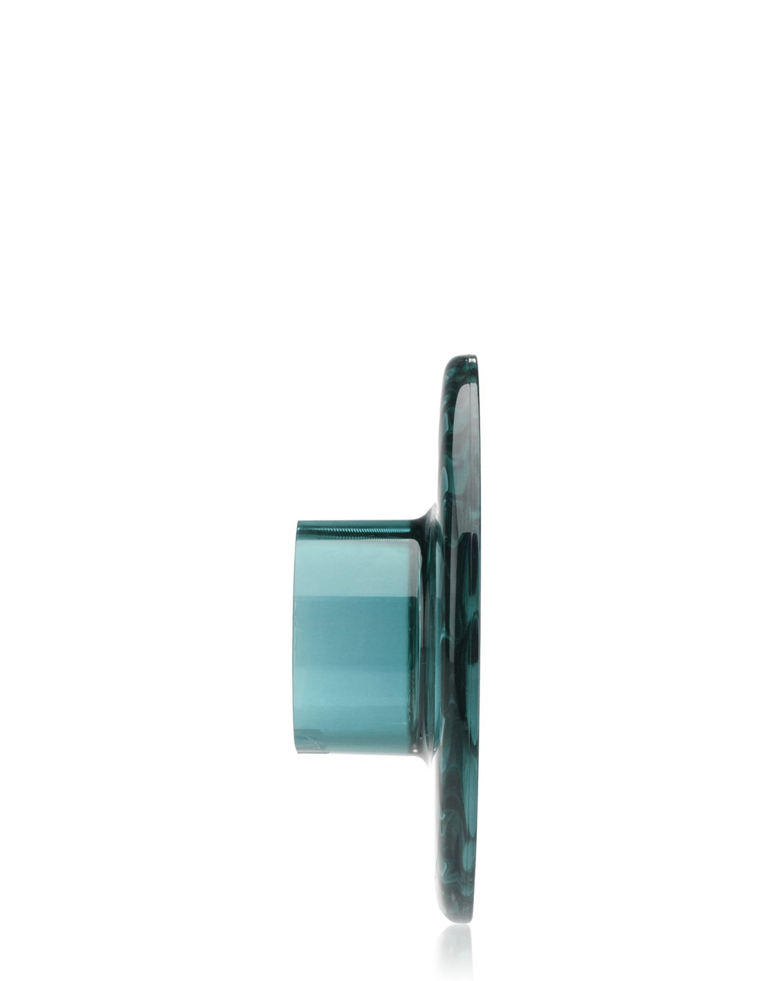 Nahaufnahme des blauen Jellies Garderobenhakens von Kartell, ein moderner Wandhaken für Jacken.