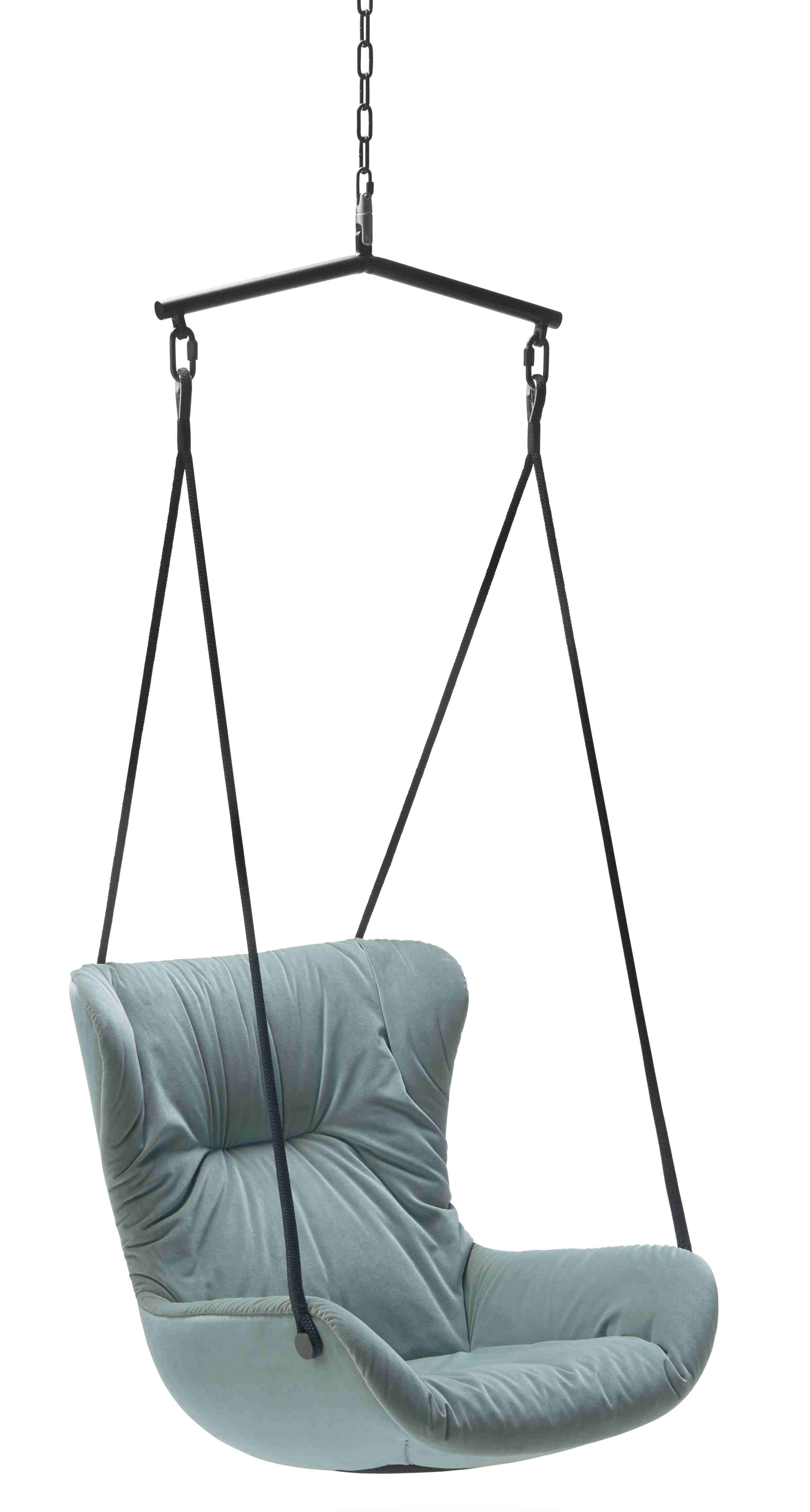 Leya Wingback Schwingsessel von Freifrau Manufaktur, hängend, hellblau, gemütlich und modern.
