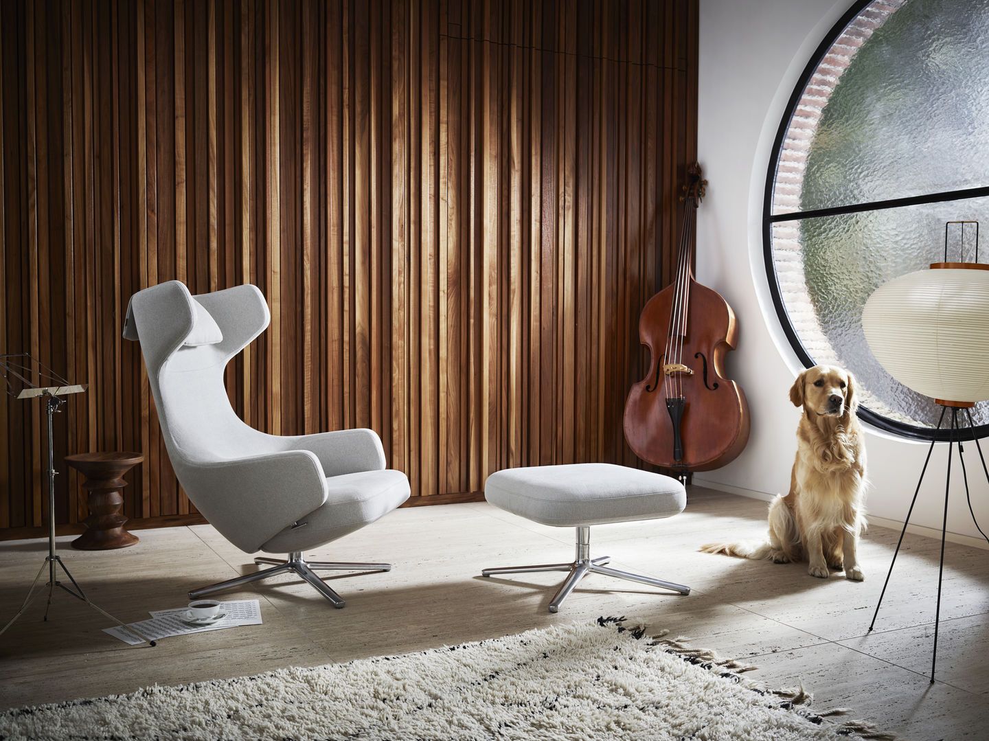 Fauteuil et repose-pieds Grand Repos combinaison préférée Vitra Cosy Kieselstein 40 cm