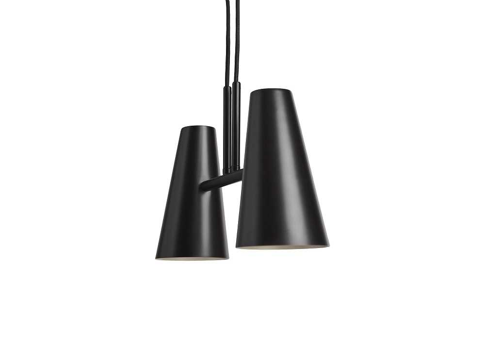 Schwarze Cono Pendelleuchte von Woud mit zwei konischen Lampenschirmen für moderne Innenbeleuchtung.