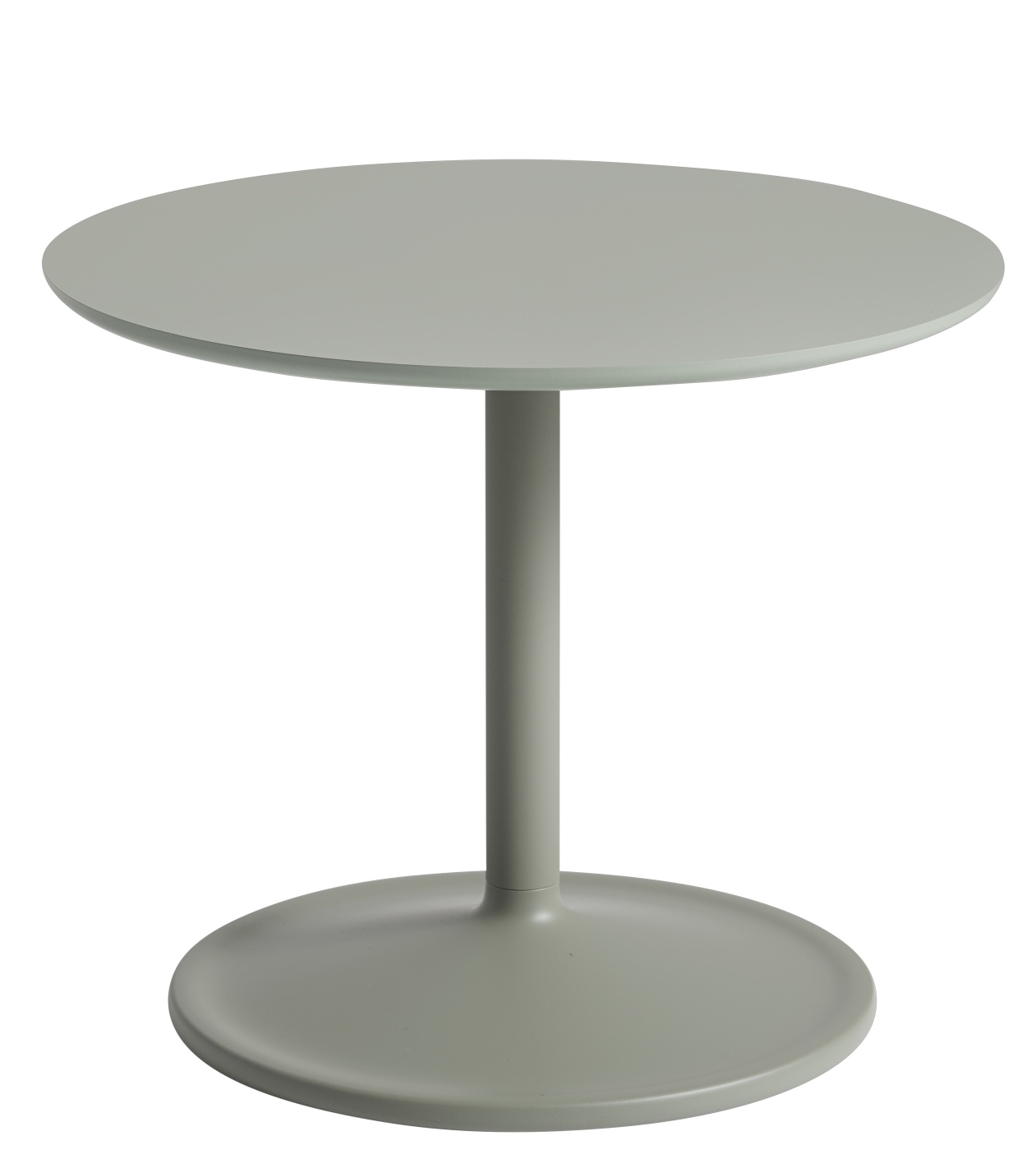 Freigestellter Muuto Soft Side Table Beistelltisch in sanftem Grün, modernes Design für Wohnzimmer und Wartebereiche.