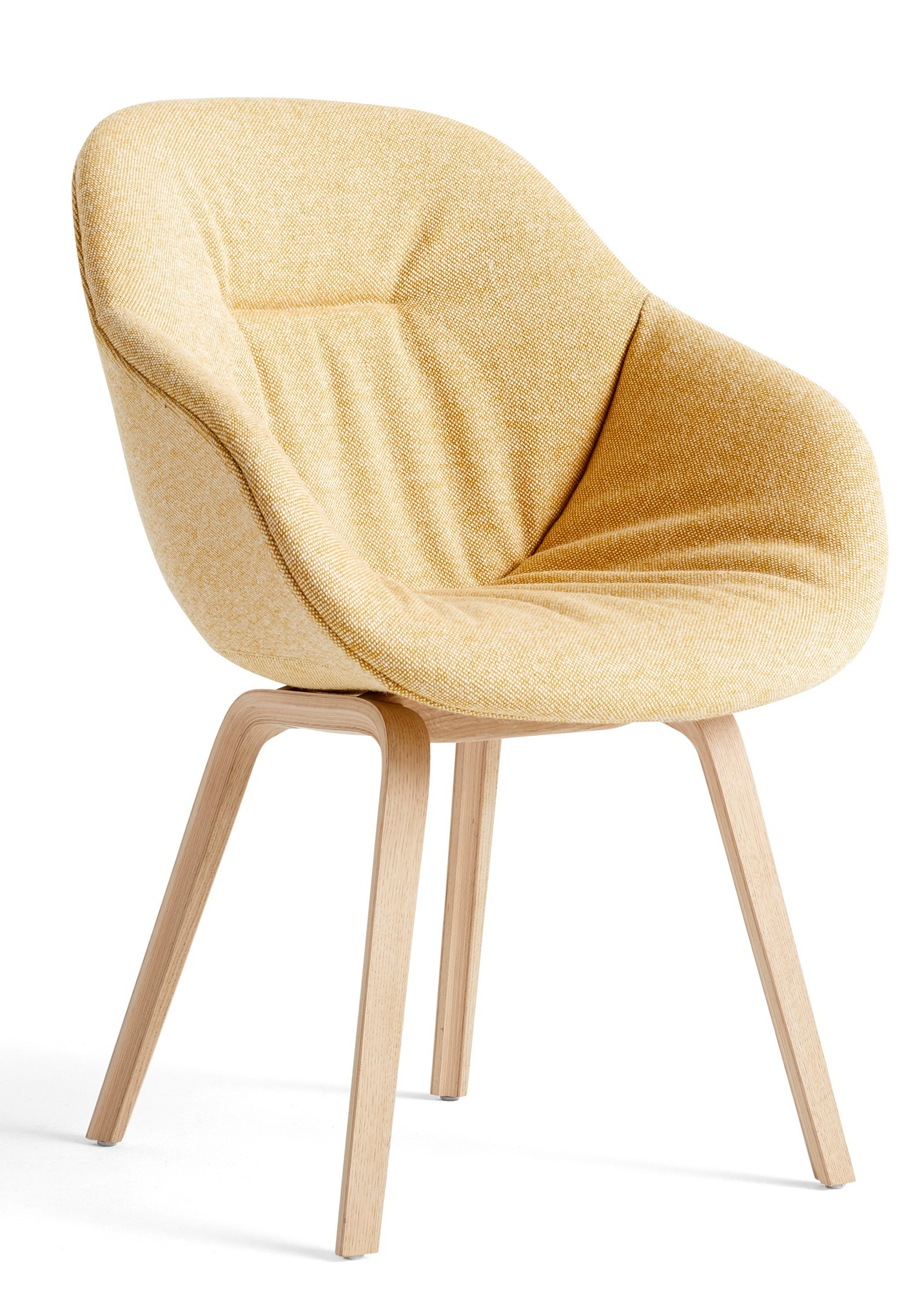 Gelber About a Chair AAC123 Stuhl von Hay mit Holzbeinen, gepolstert und modern.