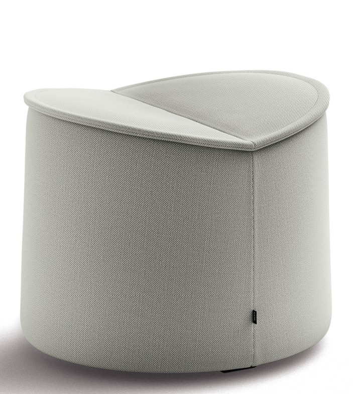 Nenou Hocker von COR, ein moderner, runder Sitzhocker in hellem Grau mit Stoffbezug.