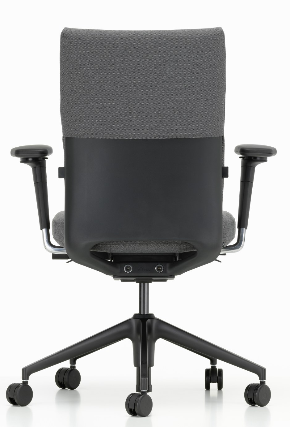 Rückansicht des Vitra ID Chair Soft Bürodrehstuhls mit grauem Stoffbezug und schwarzem Fußkreuz.