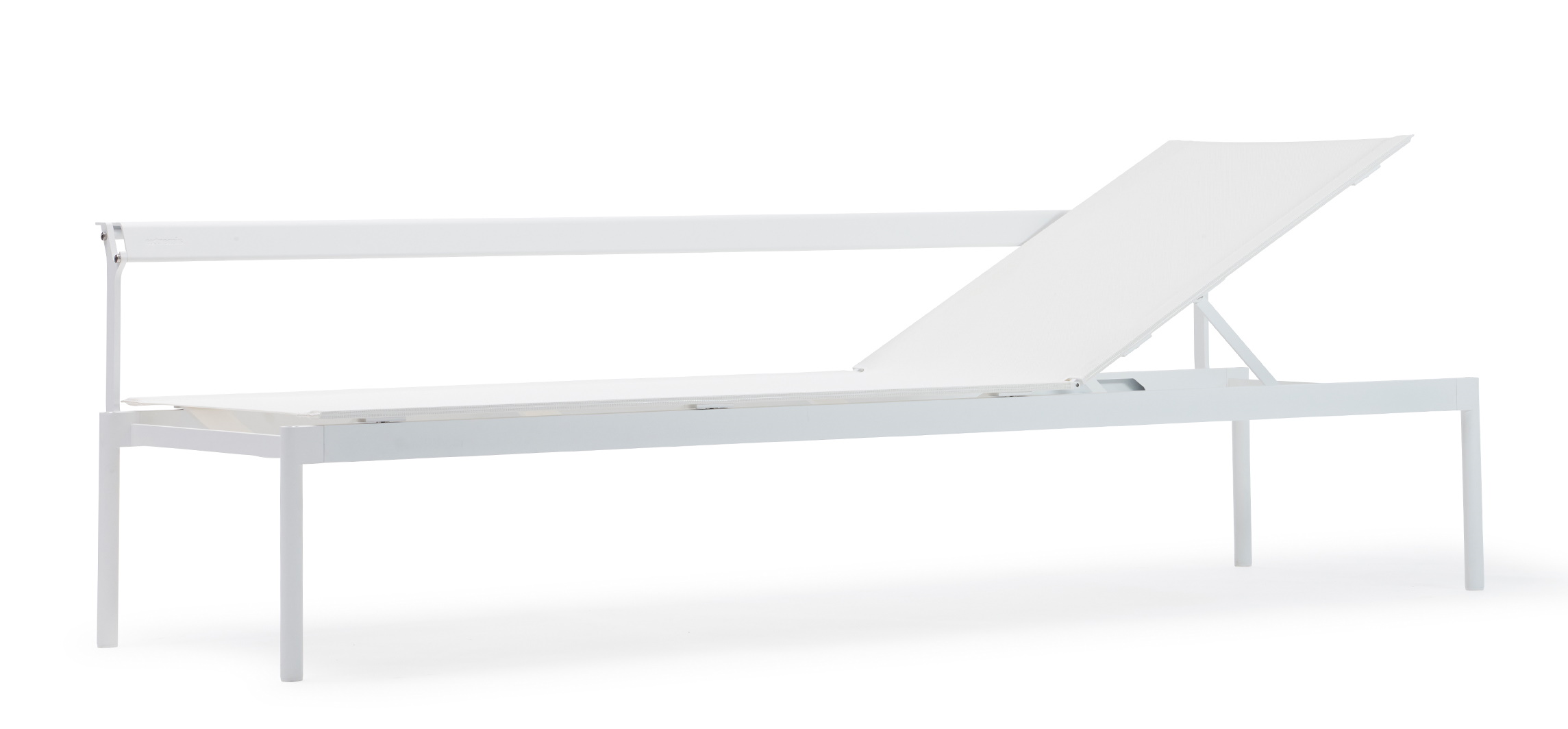 Weiße Sol + Luna Sonnenliege von Extremis für den Außenbereich, modernes Design mit verstellbarer Rückenlehne.