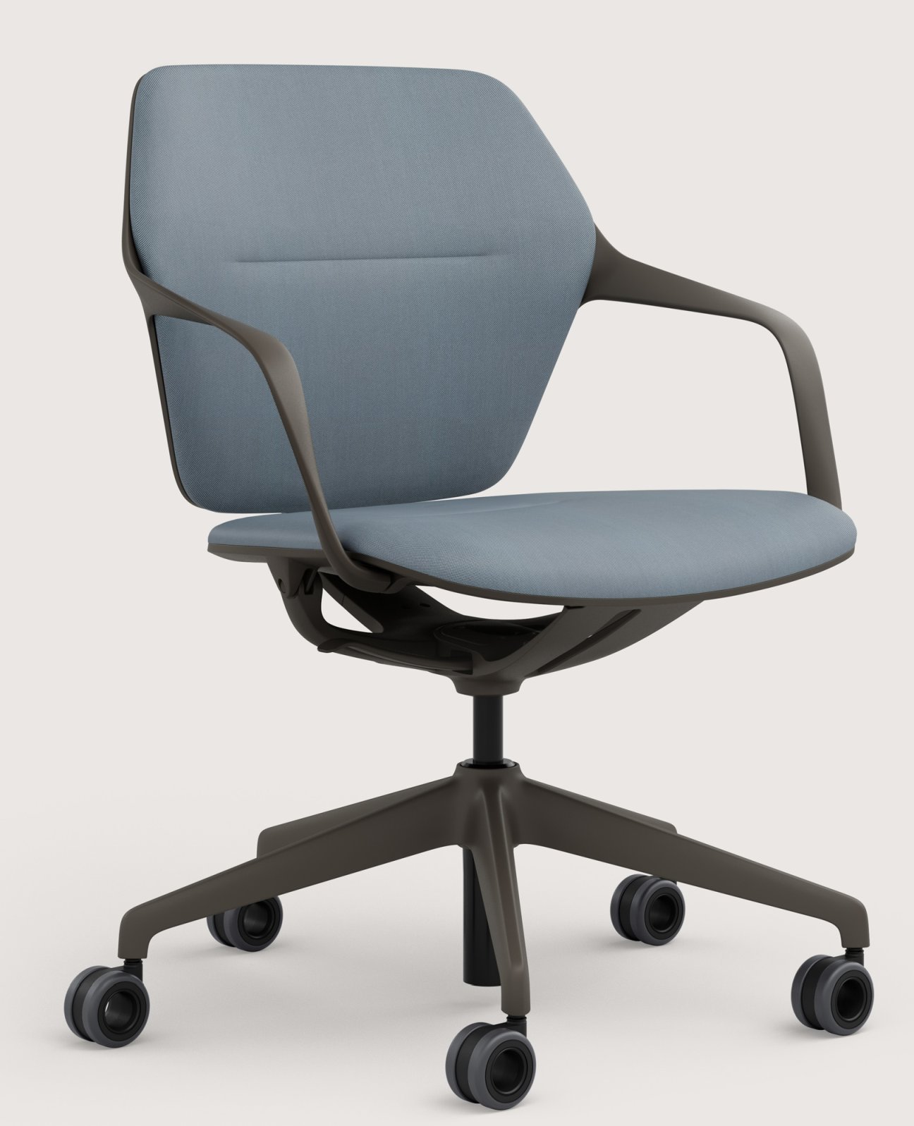 Ray Work Bürodrehstuhl von Brunner in blau mit Armlehnen und Rollen, ergonomischer Bürostuhl für das Büro.