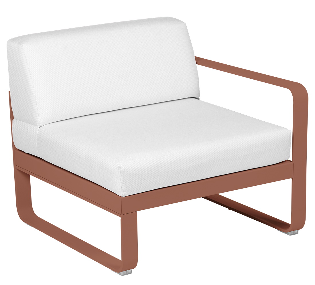 Bellevie 1-Sitzer Modul Sofa für den Außenbereich von Fermob mit Armlehne rechts und weißen Kissen.