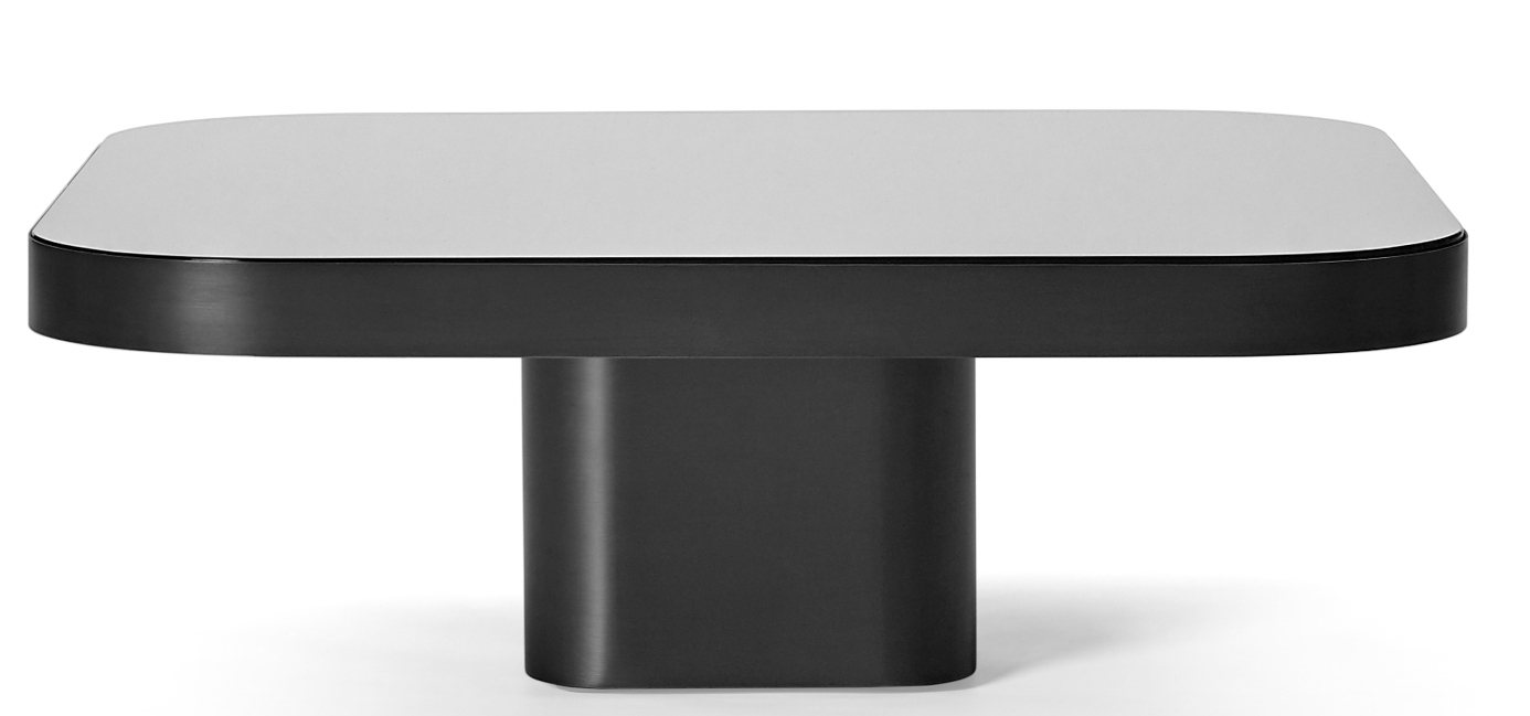 Moderner ClassiCon Couchtisch Bow Coffee Table No. 2 mit weißer Tischplatte und schwarzem Gestell.