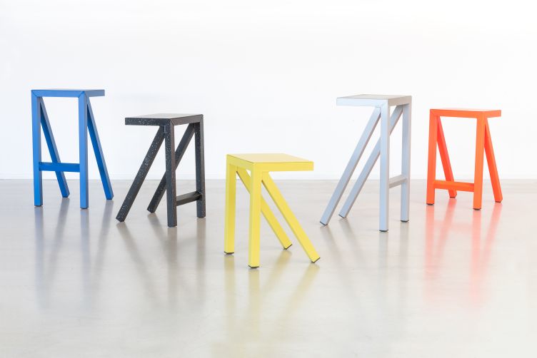 Bureaurama Hocker von Magis in verschiedenen Farben, moderne Barhocker für Küche und Büro.