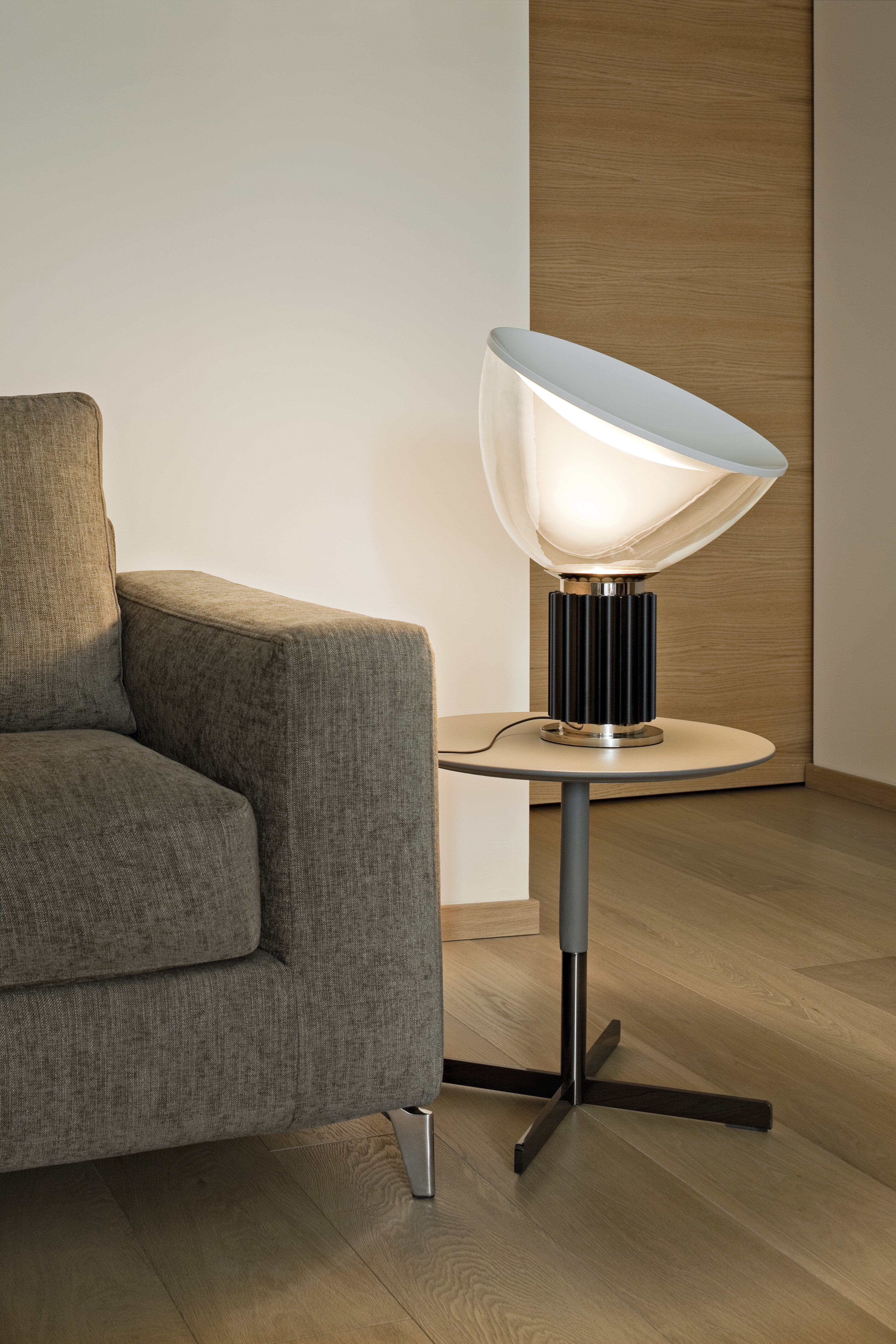 Taccia Small LED-tafellamp van Flos