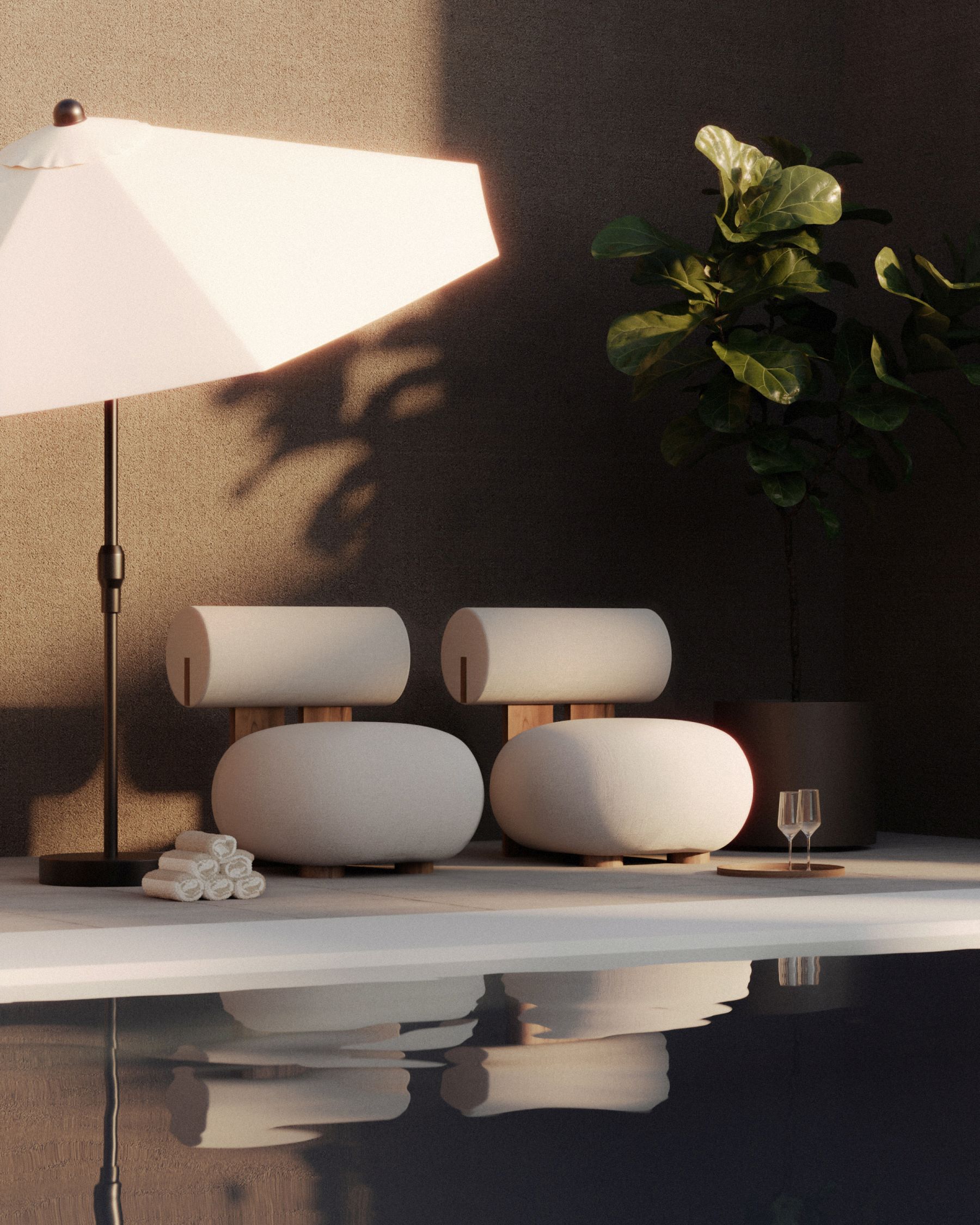 Hippo Lounge Outdoor Sessel von Norr11 neben Pool mit Sonnenschirm und Pflanze.