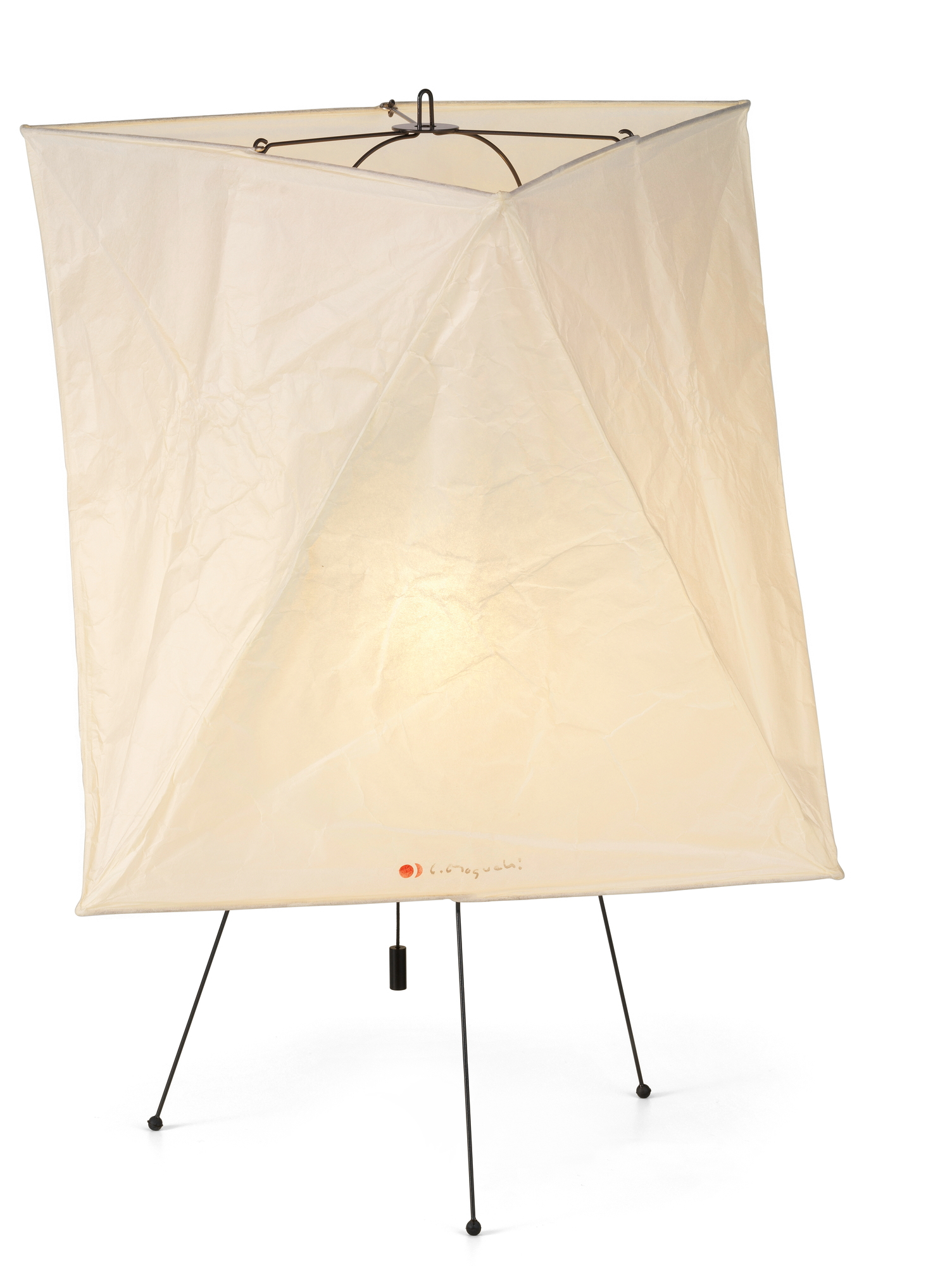 Akari Tischleuchte YA2 von Vitra: Quadratische Papierlampe auf filigranem, schwarzem Dreibeinstativ.