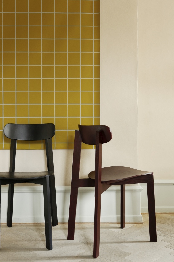 Bondi Chair Stuhl von Please wait to be seated in Esche, violett lackiert. Designstuhl.