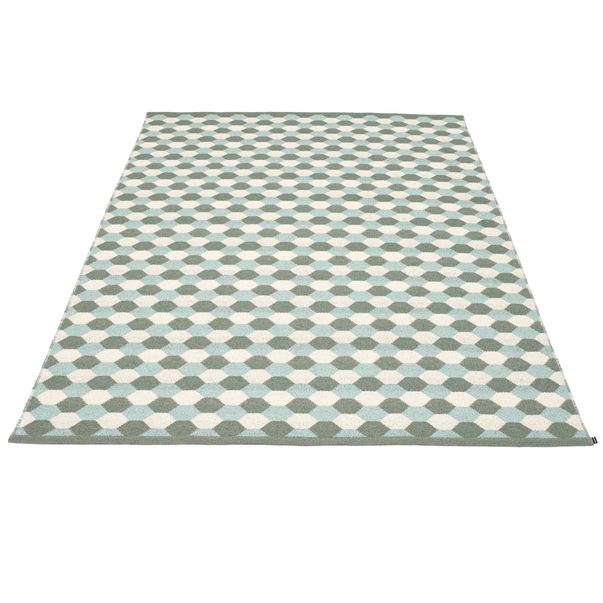 Pappelina Kunststoffteppich Dana 180x275 cm mit geometrischem Muster in Grün, Weiß und Blau.