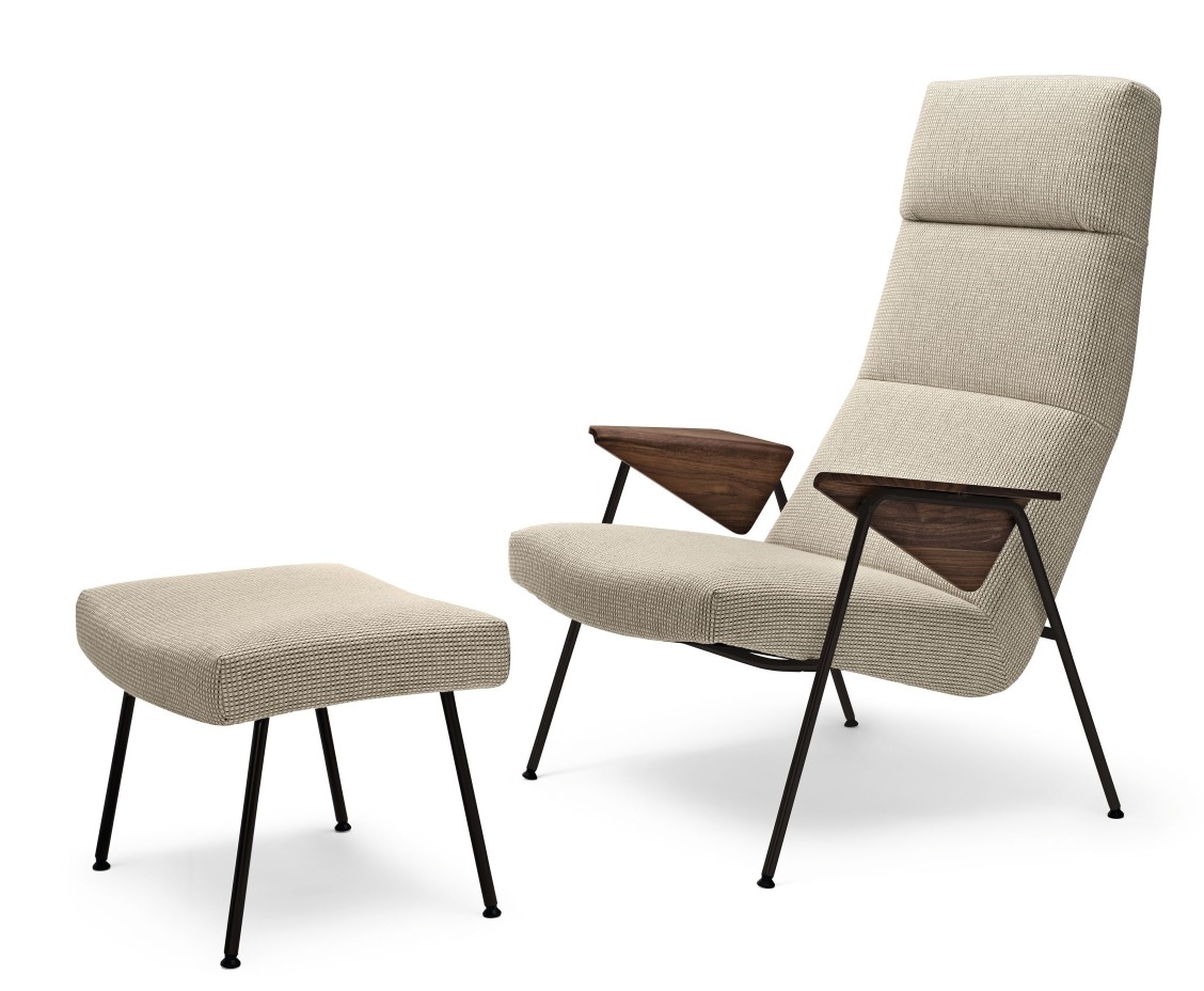 Walter Knoll Sessel mit hoher Rückenlehne und passendem 368 Votteler Hocker, Stoffbezug und dunklem Metallgestell.