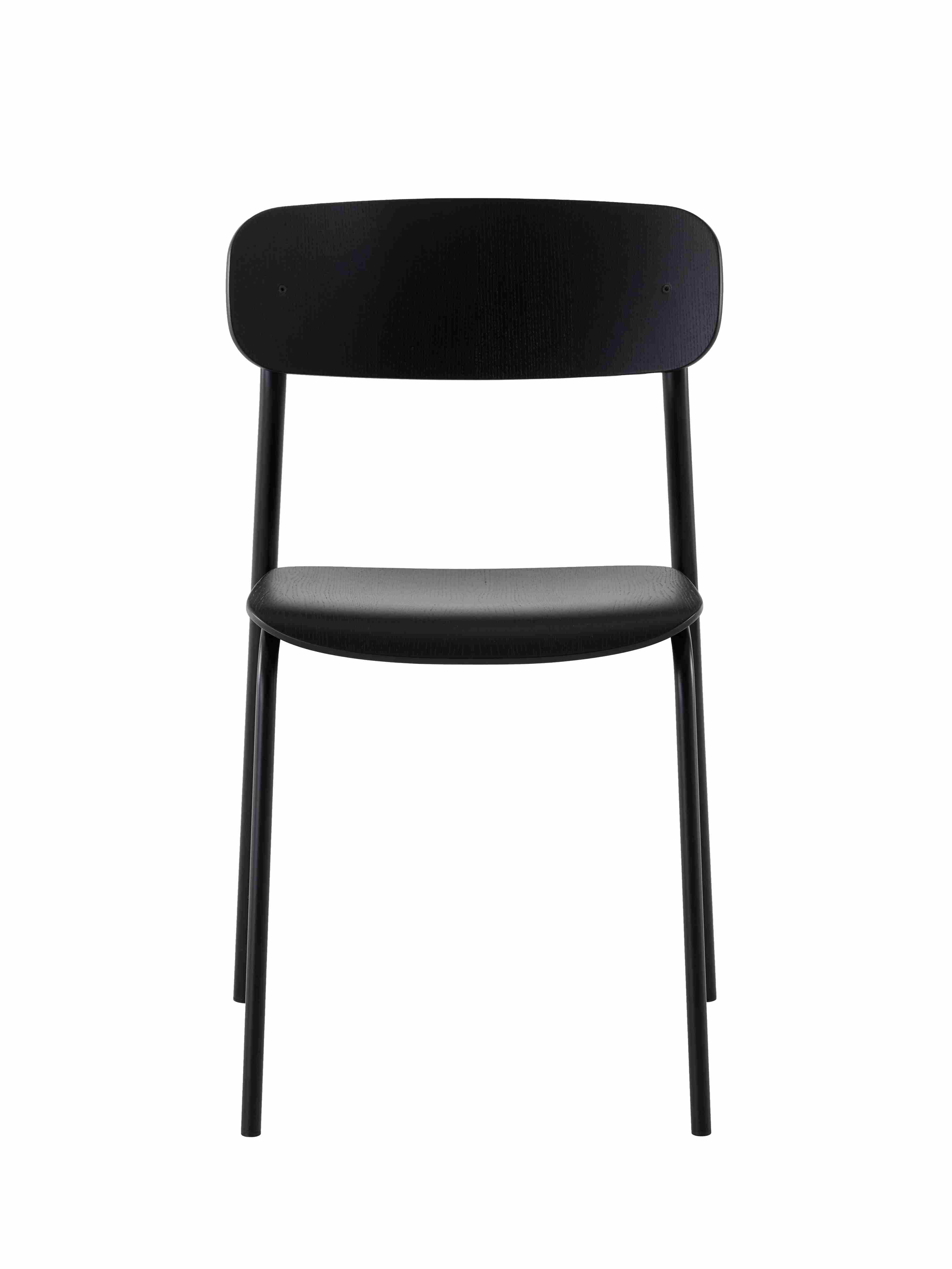 Schwarzer S 243 Thonet Stahlrohr Stuhl mit Holz Sitzfläche und Rückenlehne, Frontansicht.