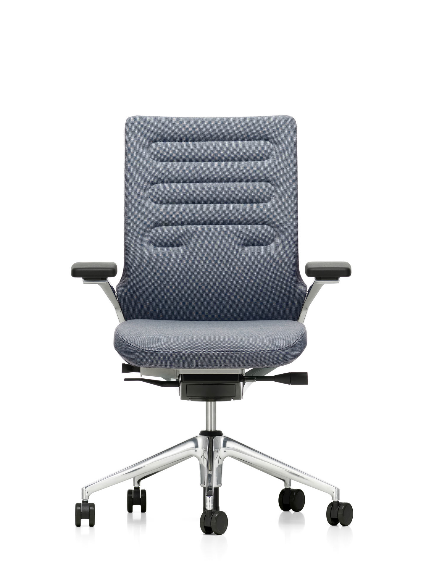 Vitra AC5 Work Bürodrehstuhl in blau meliert mit Armlehnen und Aluminiumfußkreuz vor weißem Hintergrund.