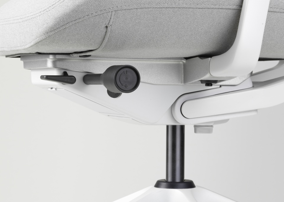 Detailaufnahme des Vitra ID Chair Soft Bürodrehstuhls, der die Verstellmechanismen für ergonomische Anpassung zeigt.