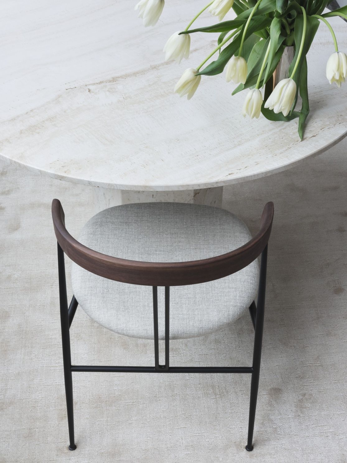 Epic ronde eettafel van Gubi