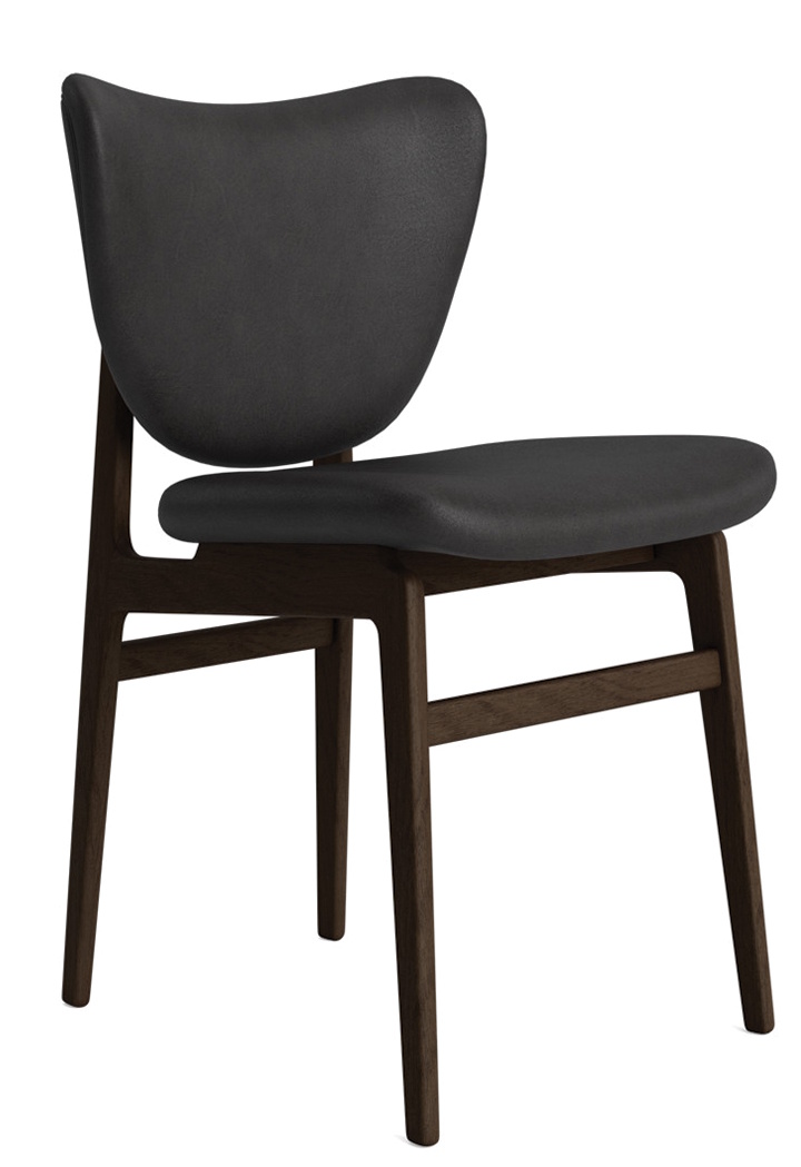 NORR11 Elephant Dining Chair, vollgepolsterter Stuhl mit dunklem Holzrahmen und schwarzem Lederbezug.