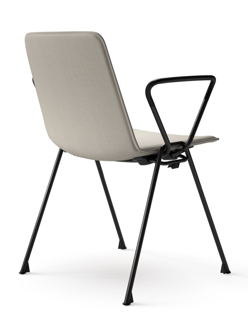 Walter Knoll Yunity Armchair Stuhl mit Armlehnen, grauer Bezug und schwarzem Metallgestell von hinten.